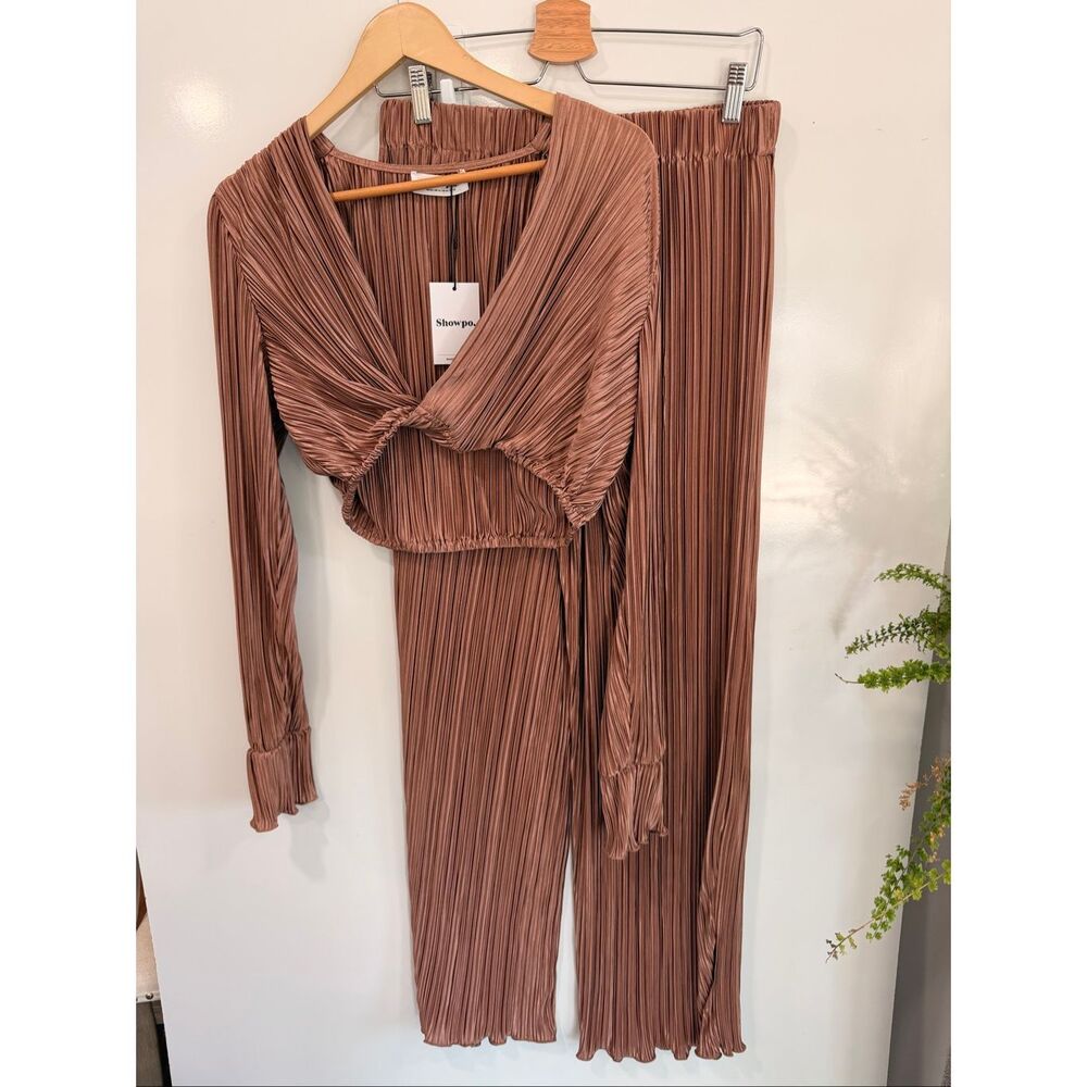 NWT Showpo Aluna Plisse 2 Piece Set US 10 Brown